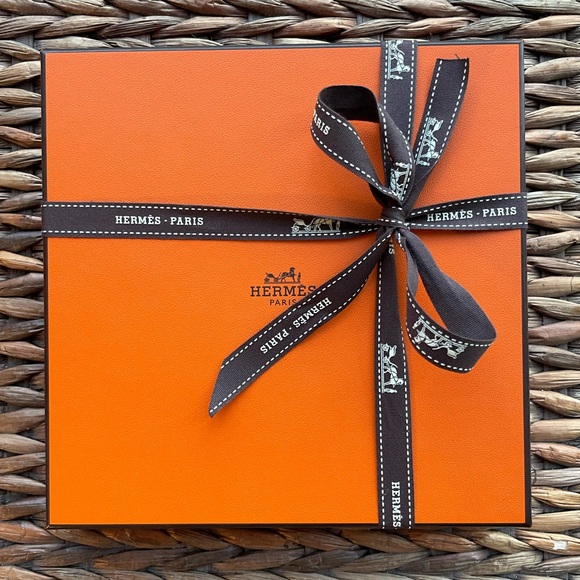 Carres Volants Scarf - Authentic Hermes 70 Format Silk Scarf. - Picture 12 of 12